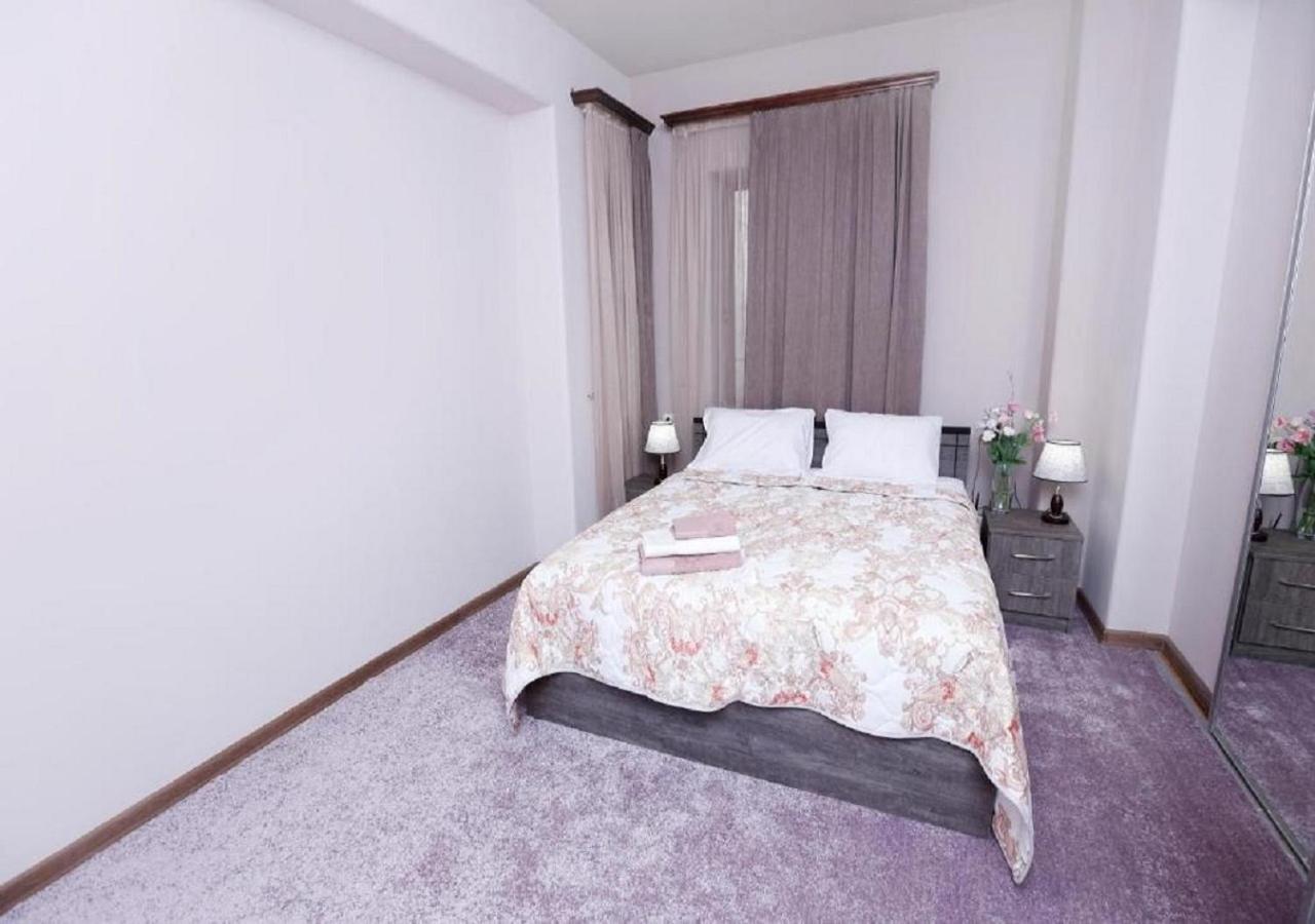 Yard Guesthouse เยเรวาน ภายนอก รูปภาพ
