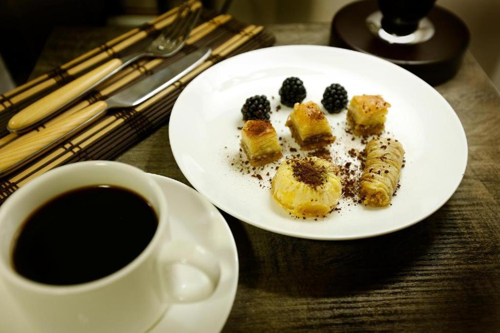 Yard Guesthouse เยเรวาน ภายนอก รูปภาพ