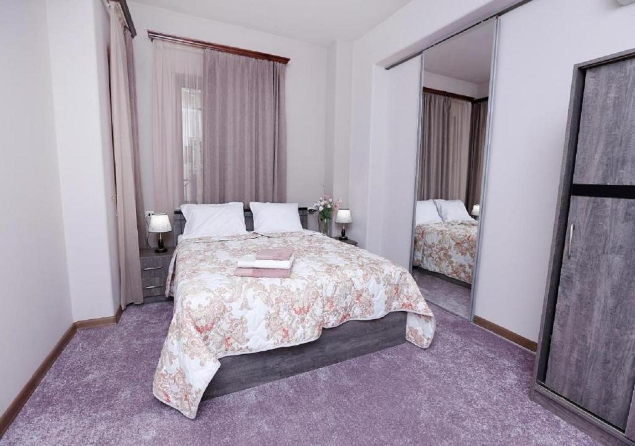 Yard Guesthouse เยเรวาน ภายนอก รูปภาพ